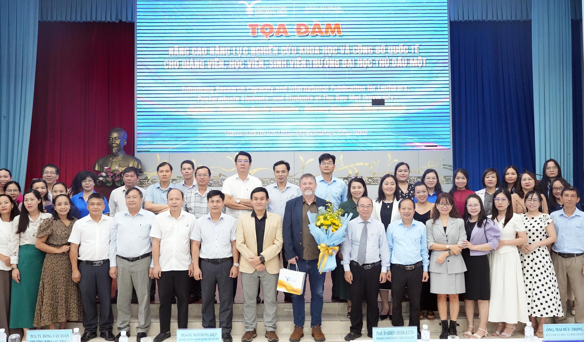 Nâng cao năng lực nghiên cứu khoa học và công bố quốc tế cho giảng viên, học viên cao học 
