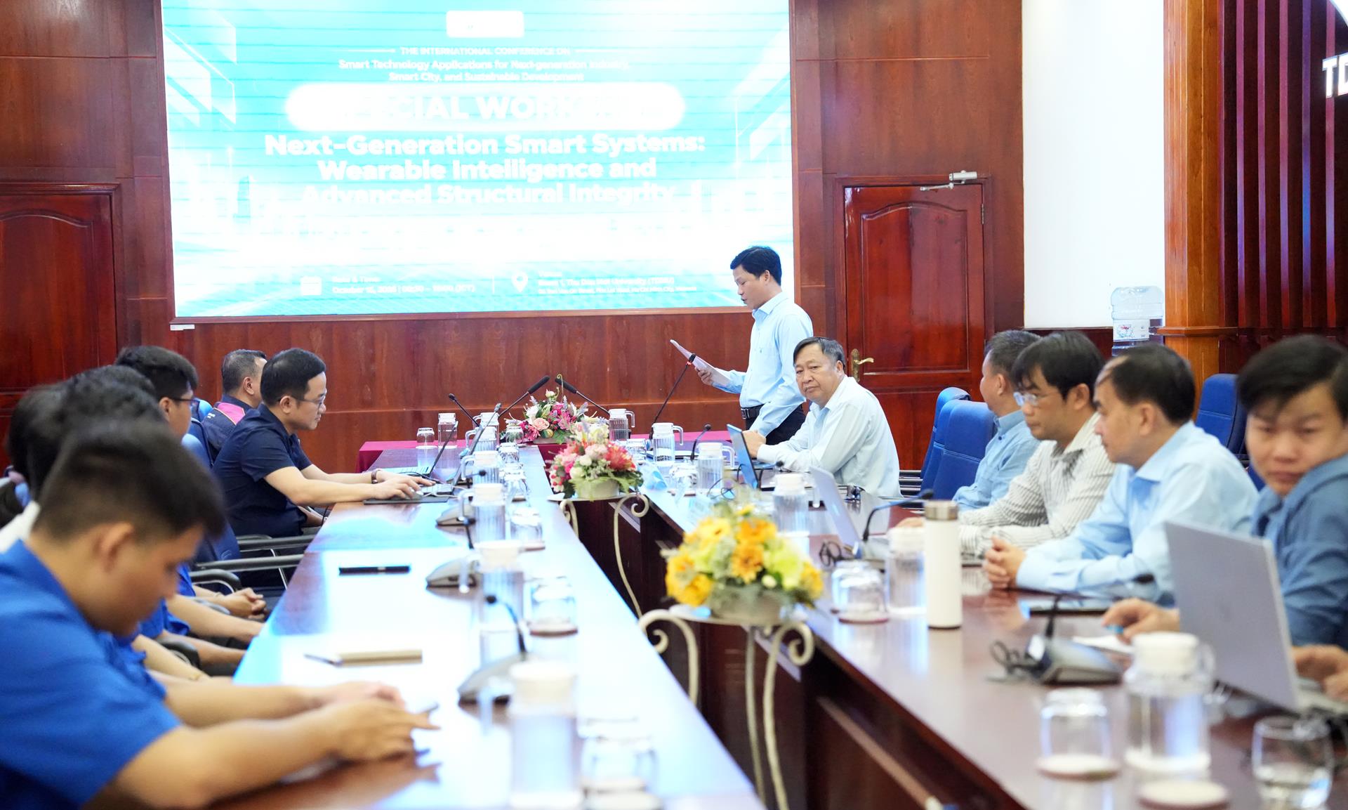 Tọa đàm học thuật về kỹ thuật kết cấu và công nghệ TinyML